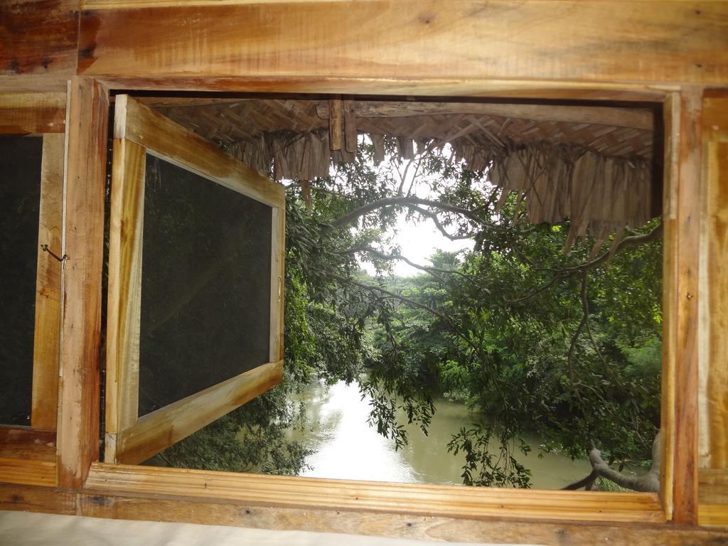Kumbuk Tree House Villa Tissamaharama Rum bild
