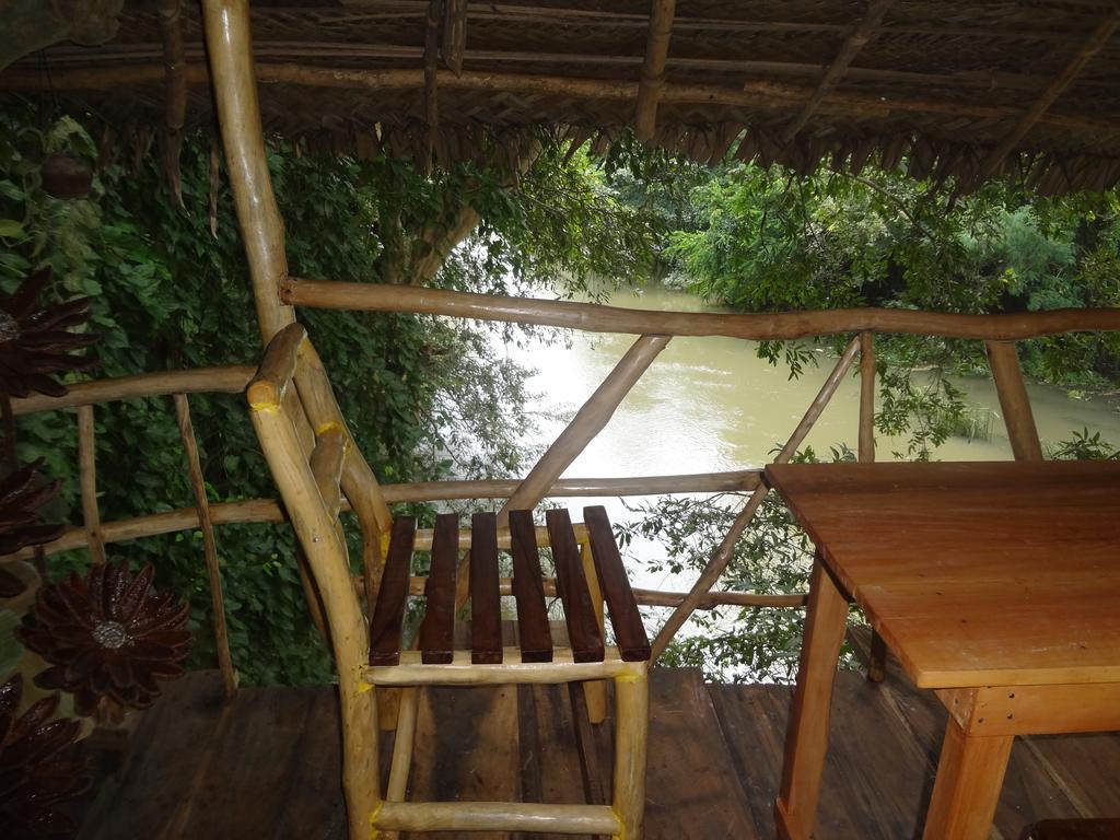 Kumbuk Tree House Villa Tissamaharama Rum bild