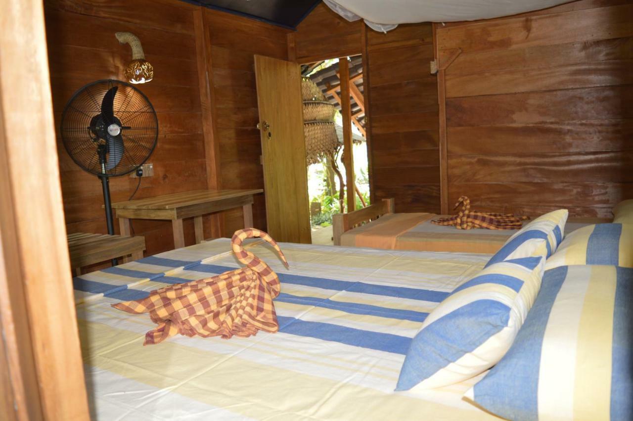 Kumbuk Tree House Villa Tissamaharama Exteriör bild